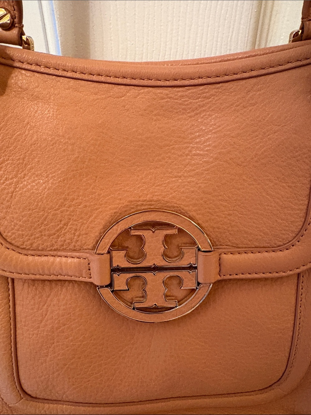 Tory Burch Amanda Leather Bag - Picture 3 of 13